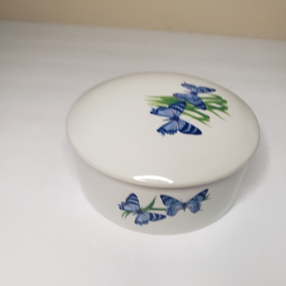 Vintage ceramic butterfly trinket box 150